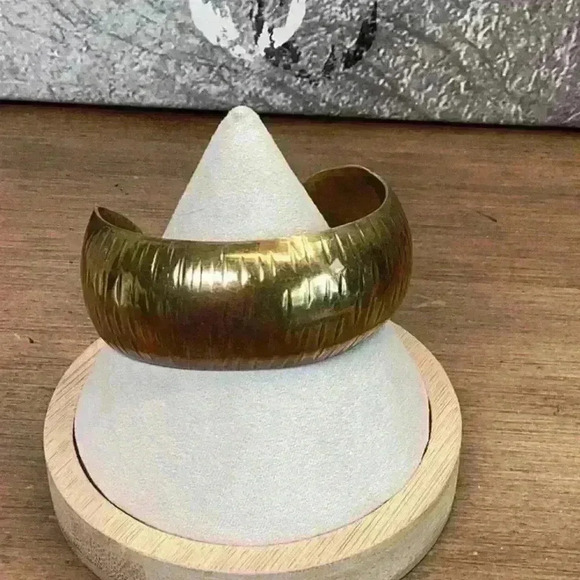 Brass Hammered Cuff  Vintage - Picture 1 of 3